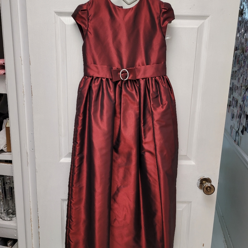 NWOT SIZE 10. Girls Formal Dress in Burgundy